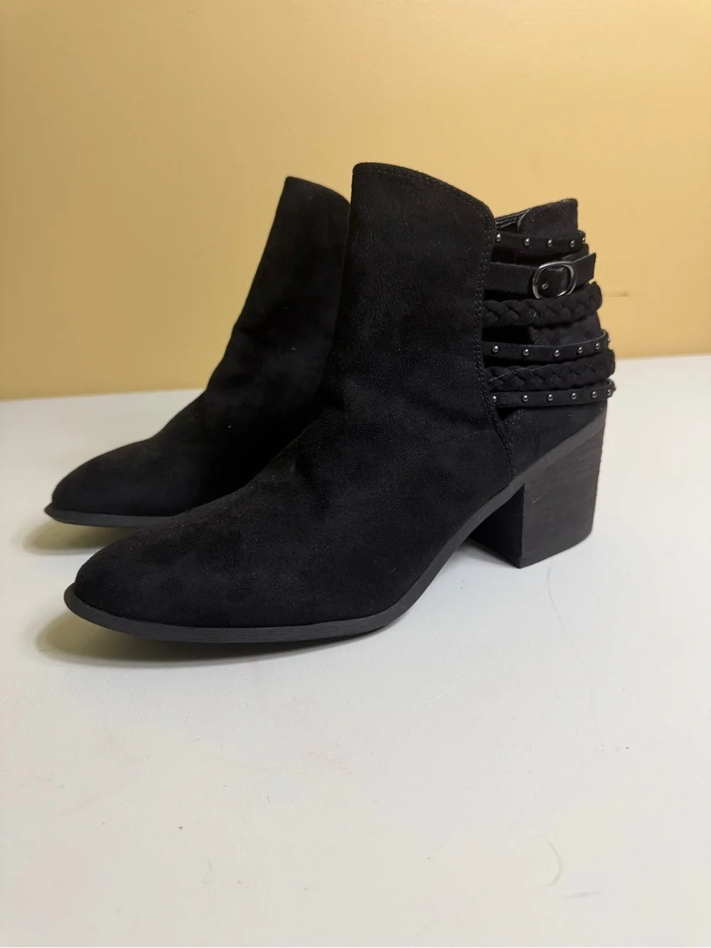 NWT Carlos Santana Ashby Black Faux Suede Studded Strappy Ankle Boots 10